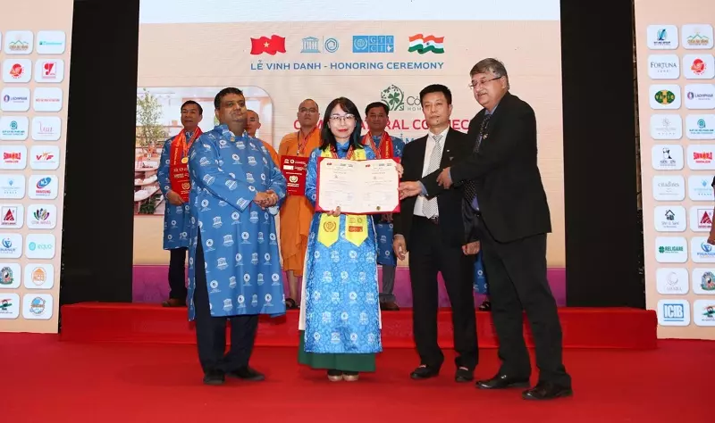 MỸ PHẨM CỎ MỀM GIÀNH GIẢI "THƯƠNG HIỆU BẢN SẮC VIỆT NAM ĐỊNH VỊ GIÁ TRỊ TOÀN CẦU"