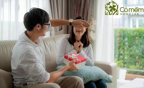 Tết tặng gì cho người yêu? 20+ Món quà ý nghĩa "Giữ lửa"